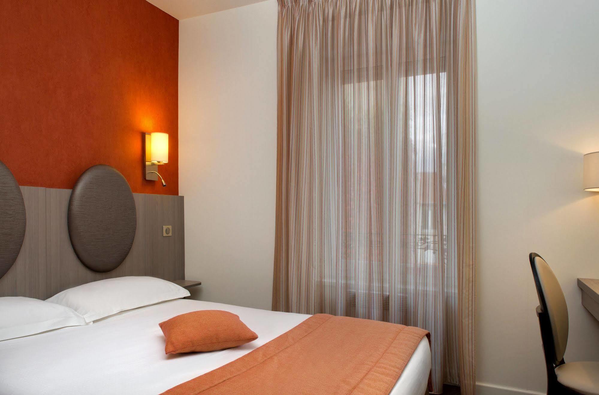 Hotel Arverna Vichy - Clt'Hotel מראה חיצוני תמונה